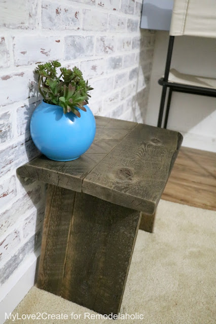 Make your own DIY Farmhouse stool