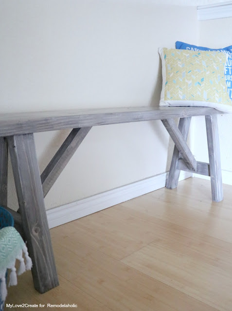 Beautiful DIY Farmhouse bench plans